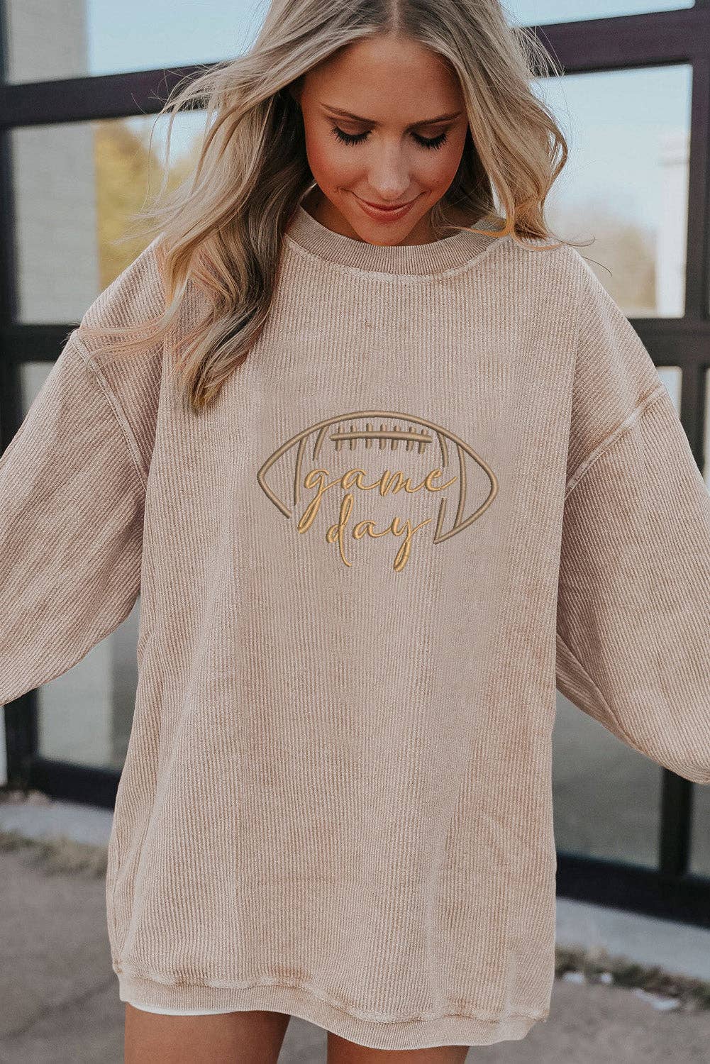 Suhkasana – Sweatshirt - Mulher por atacado – Sweatshirt Oversized Canelada com Bordado para Dia de Jogo1