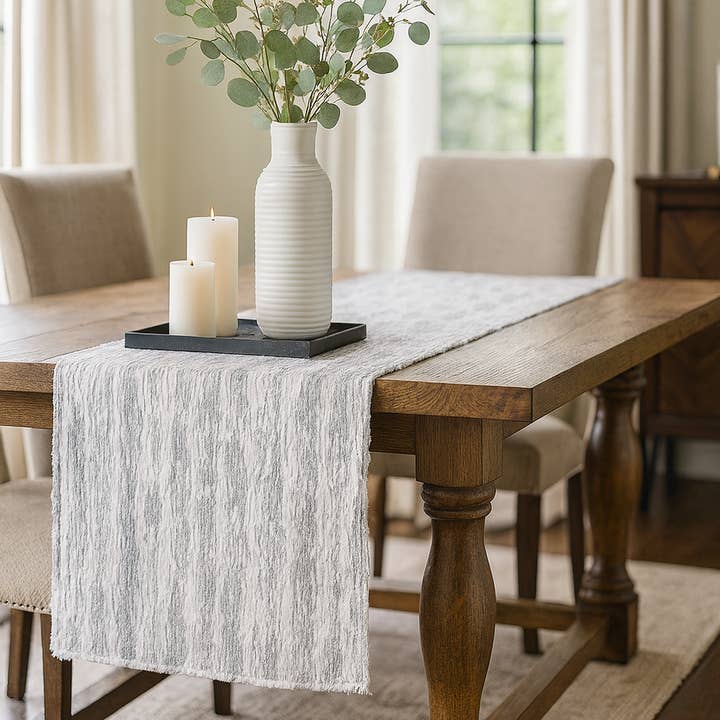 Runner da tavola in pelliccia sintetica in lamina spazzolata argentata per la vendita all'ingrosso da parte di Fennco Styles