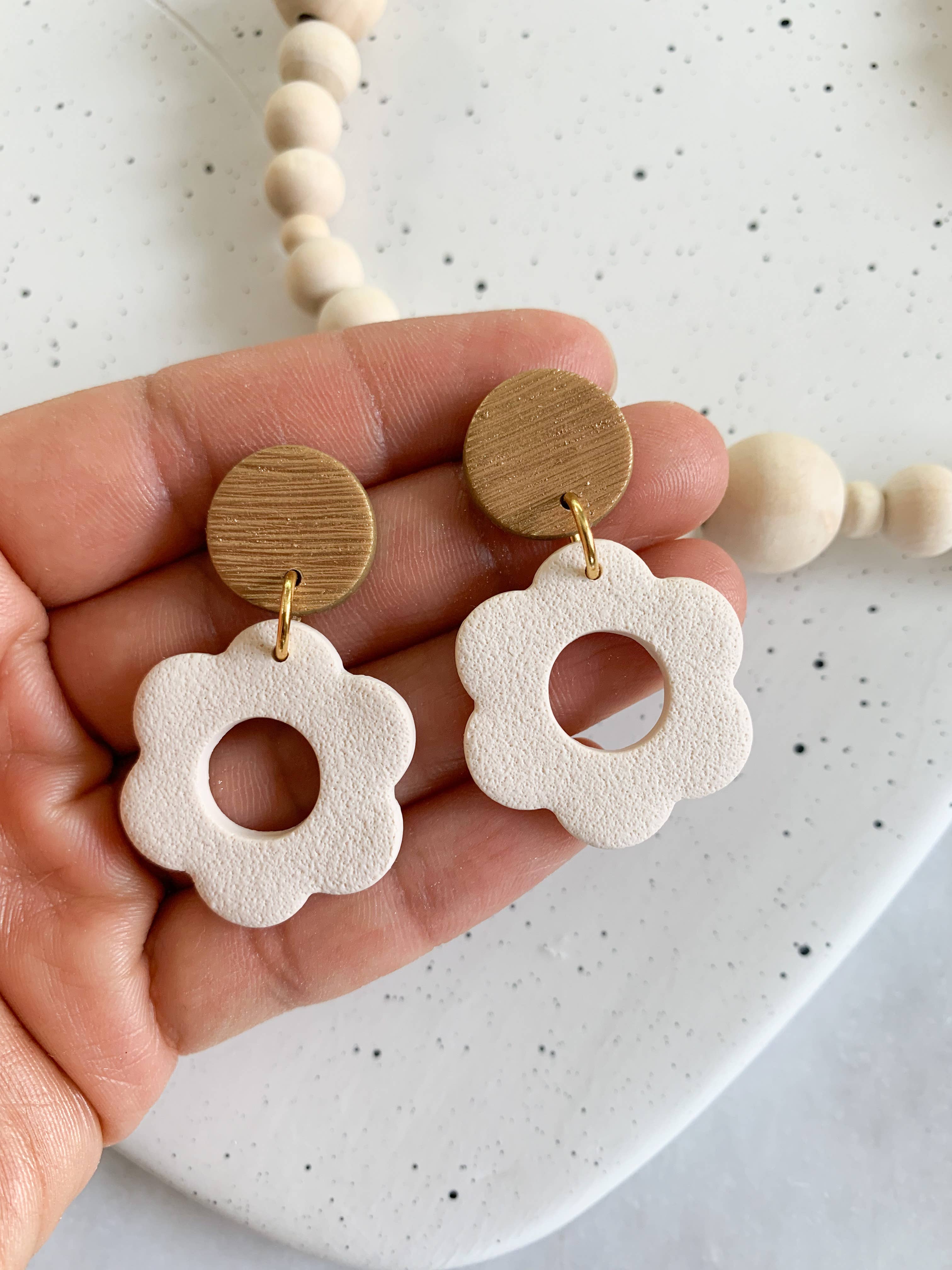 Lotus of clay – wholesale Hängande örhängen – Daisy lera Dingla Örhängen1