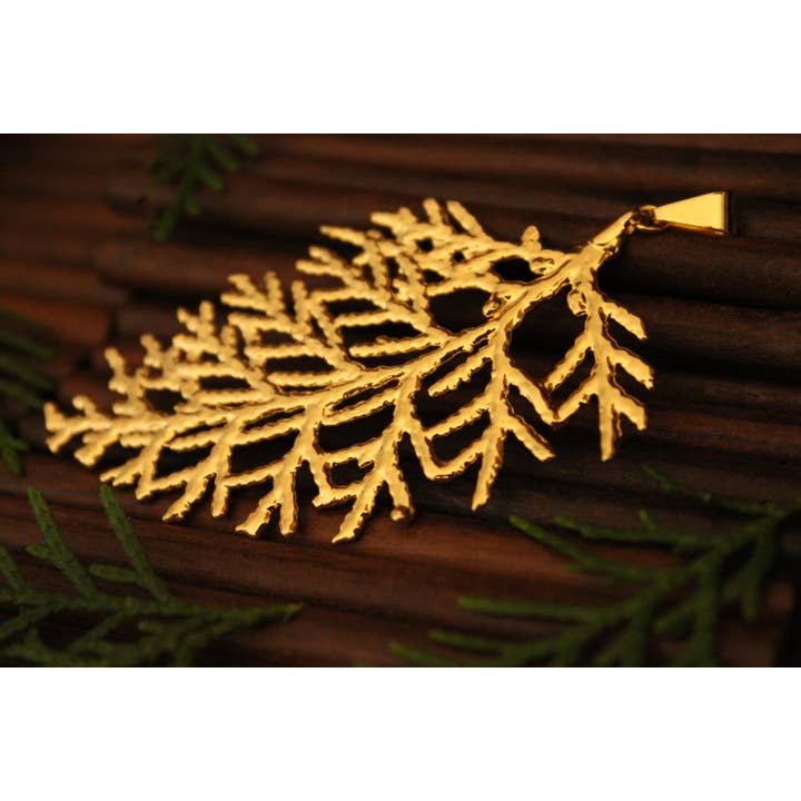 Arbor Vitae Leaf Pendant M for wholesale by Anima Brasilis