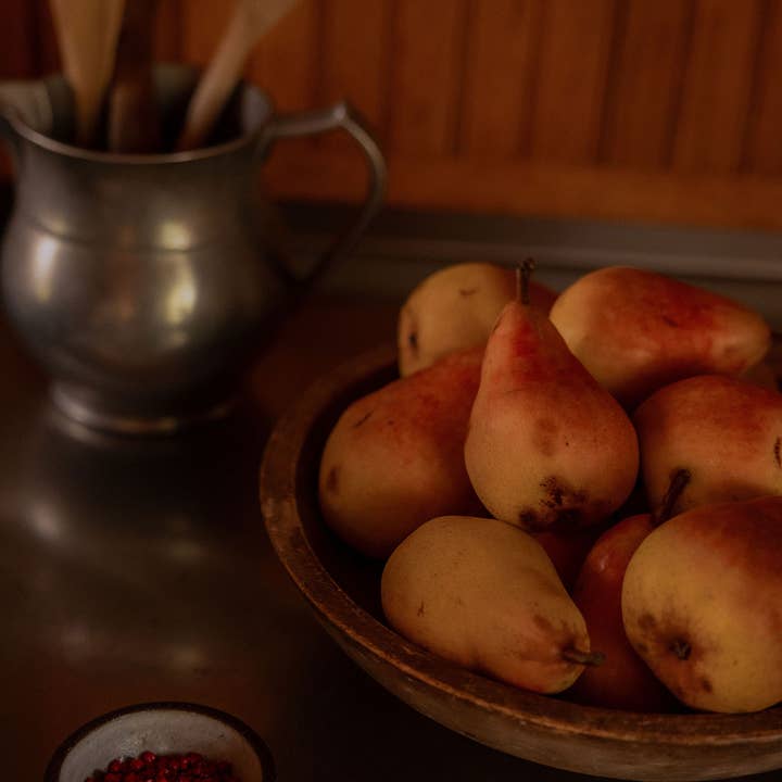 Gallon du Chef : Conserves de Coupe Bartlett Rose 150oz pour la vente par Girl Meets Dirt