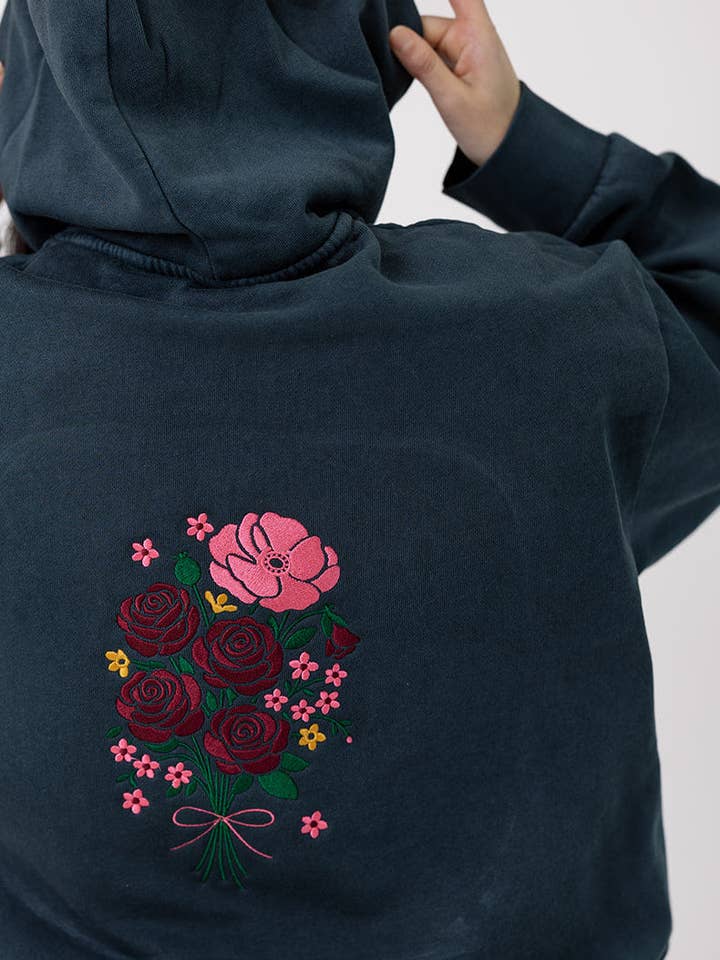 Sweat à capuche brodé "Everything Is Coming Up Roses" pour la vente par Girl Tribe Co