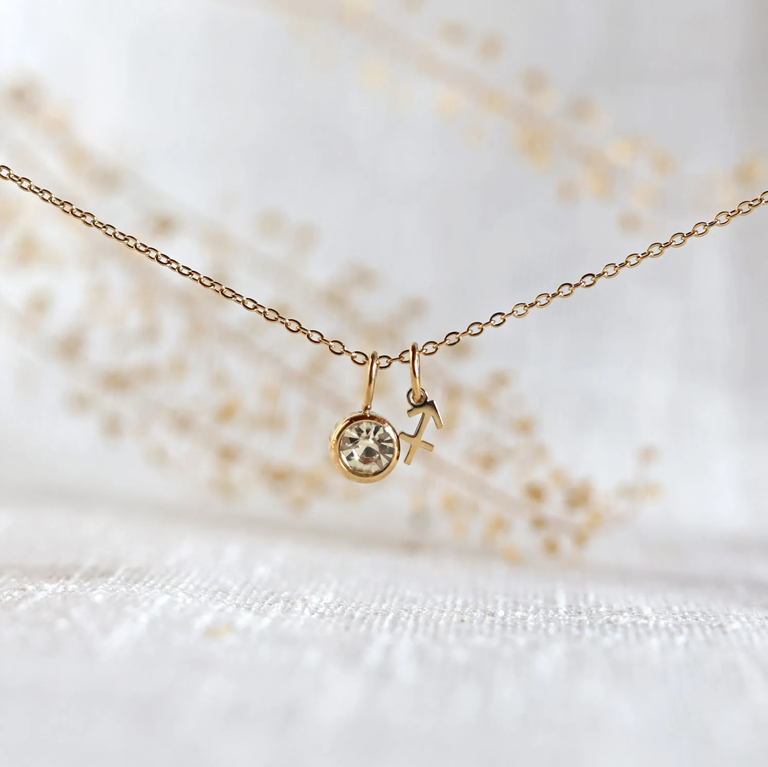 Visée Bijoux - Wholesale Pendant/Charm Necklace - Astro sign necklace and colored stone – My Identity7