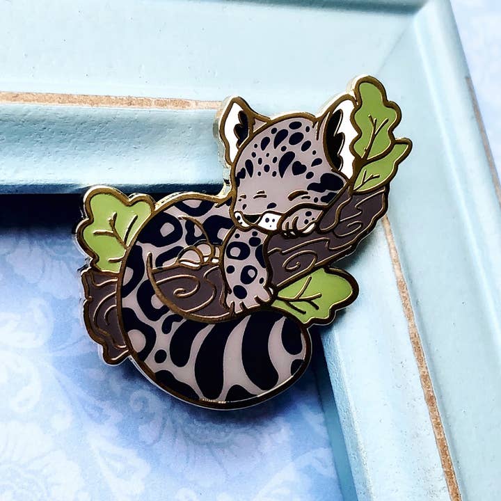 Evy Benita - Wholesale Lapel Pin/Button - Cute Clouded Leopard Enamel Pin