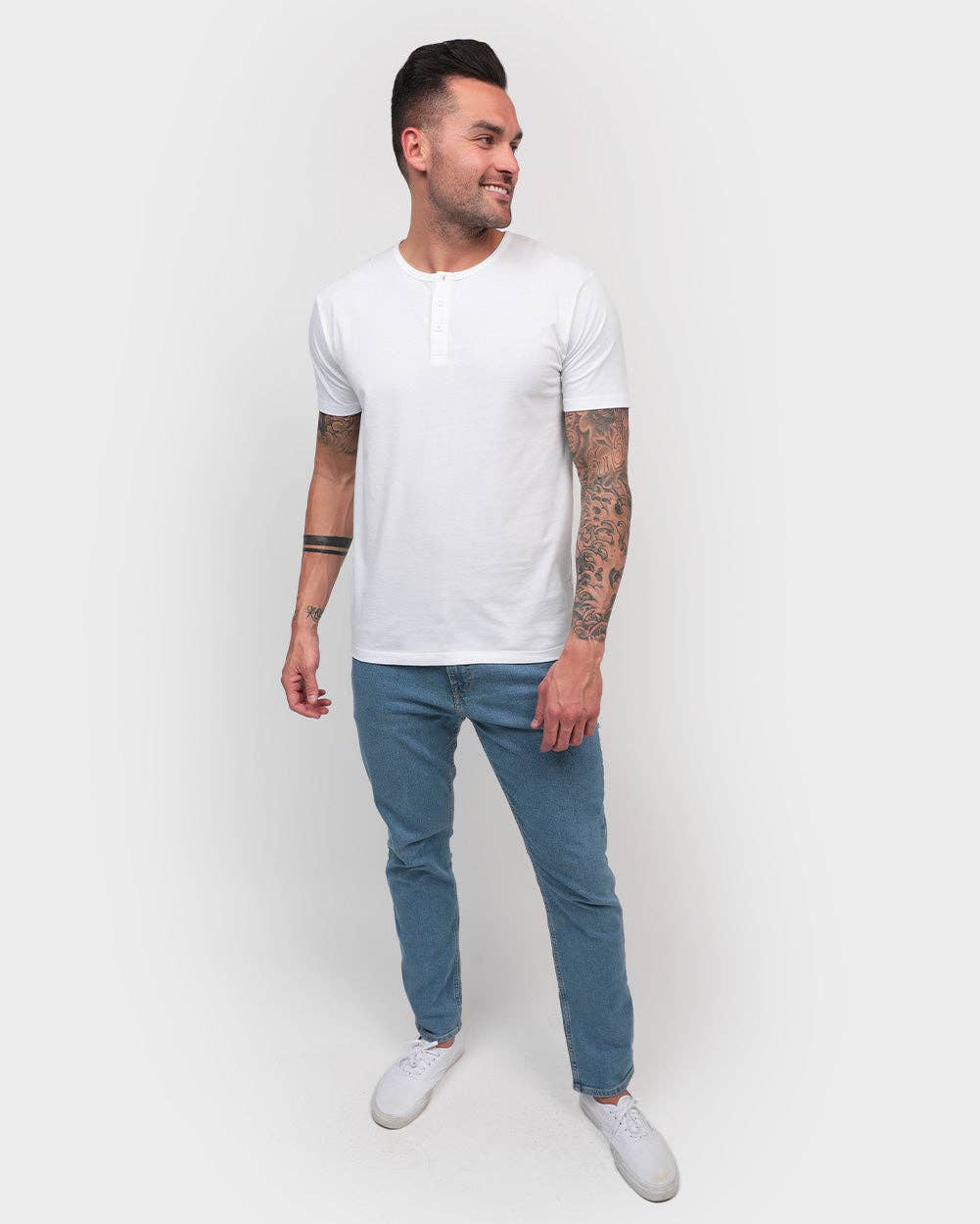 INTO THE AM – Engroshandel T-shirt – til mænd – Herre T-shirt med korte ærmer og henley-udskæring33