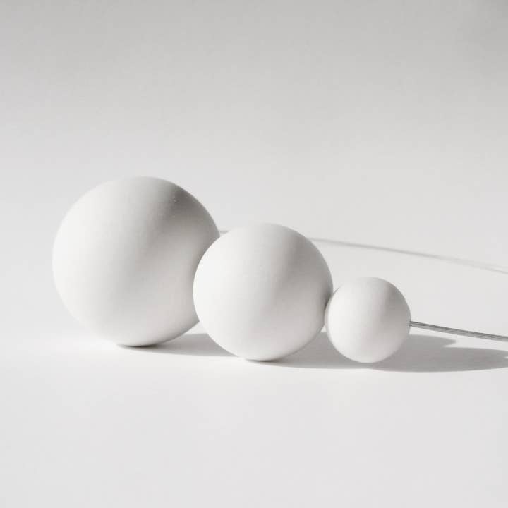 ORTOGONALE - Vendita all'ingrosso Collana con ciondolo/pendaglio - Collana moderna in porcellana PLUTONE | gioielli in ceramica3