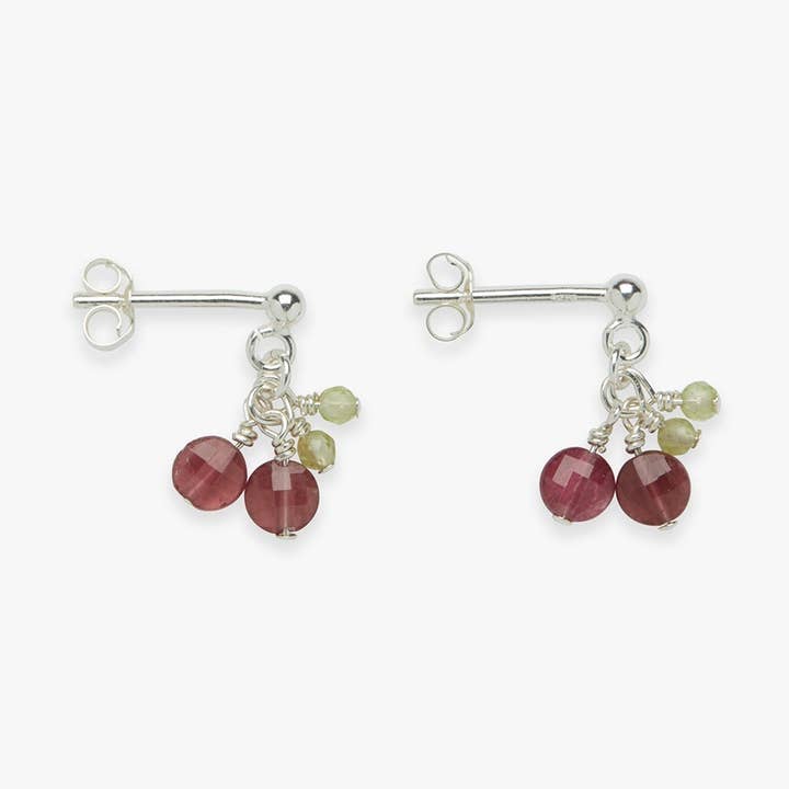 Brinco mini cereja prata por atacado de Koi Atelier