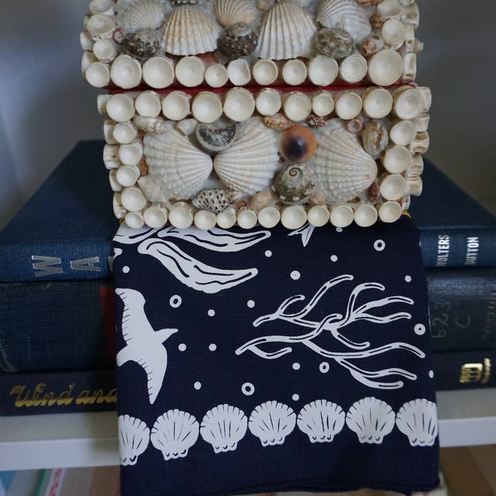 A Wee Maine Artist – Engroshandel Bandana - Dame – Marineblå og hvid bomulds nautisk bandana5