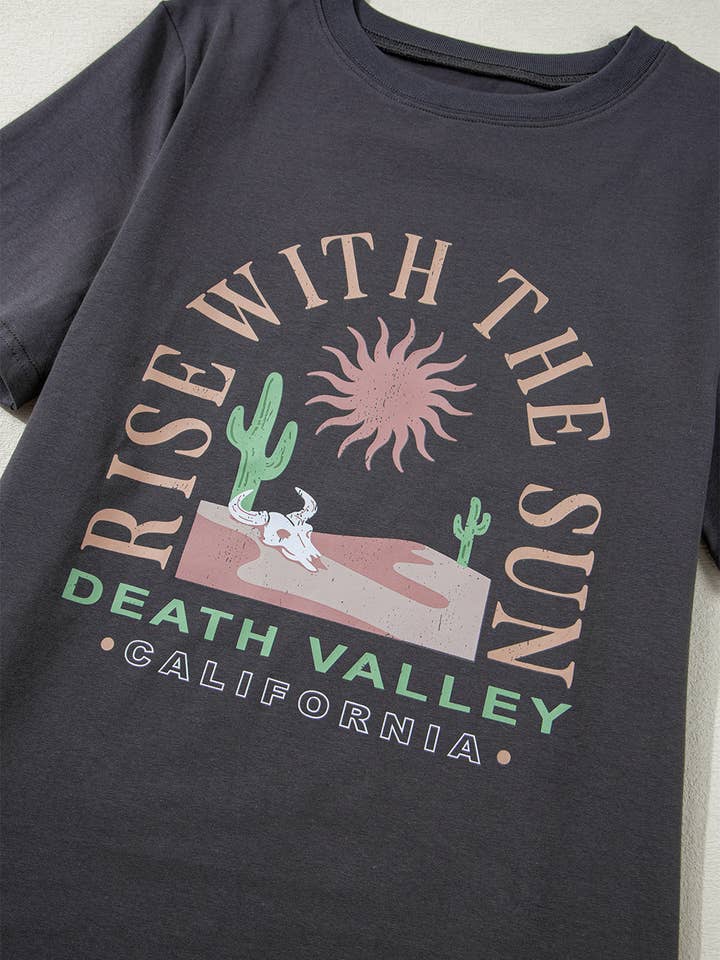 dunkel grau Dunkelgraues RISE WITH THE SUN Western Fashion Grafik-T-Shirt für den Großhandel auf Faire4