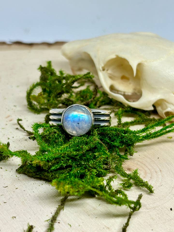 Maansteenring - maat 7.5 voor wholesale door SchaeferWorks Jewelry