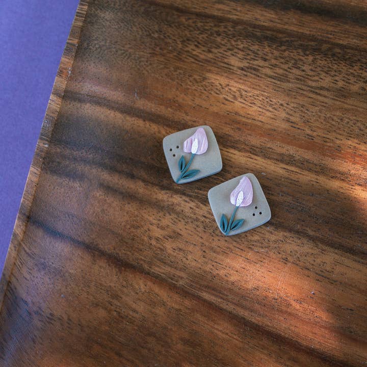 Borchie oversize Peace Lilly per la vendita all'ingrosso da parte di Lucky Penny Designs