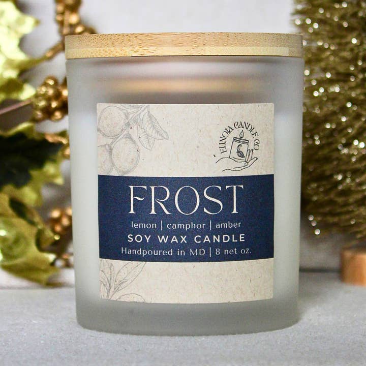 Frost Soja Kaars | 8 oz Mat Glazen Pot + Houten Lont voor wholesale door Eunoia Candle Co.
