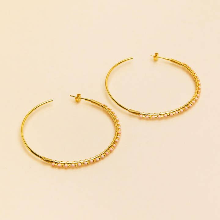 JAIPUR CREOLEN MIT ROSA OPAL für den Großhandel von Une A Une