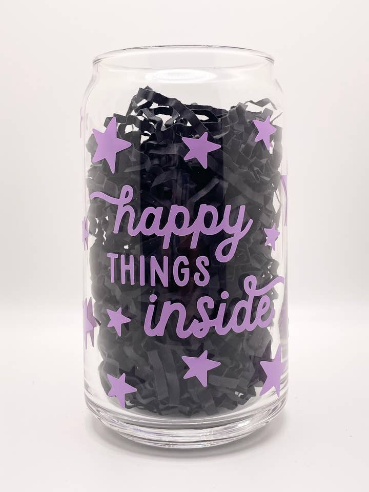 Tasse en verre lilas Happy Things Inside Positivity pour la vente par Jeanne Mari & Co