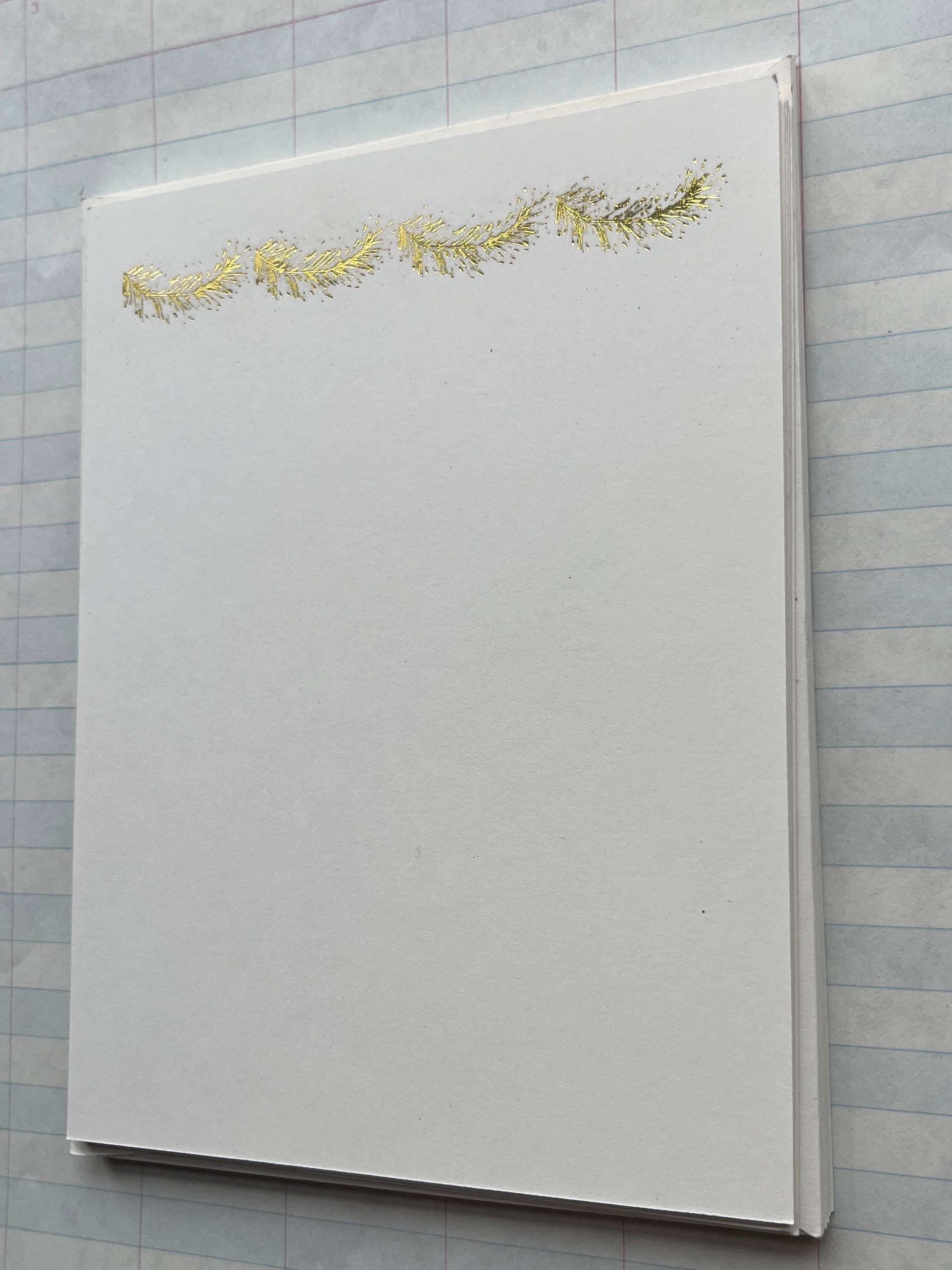 Parcel – Großhandel Briefpapier-/Postkarten-Set – Kieferngirlande Foliengeprägtes Briefpapier1