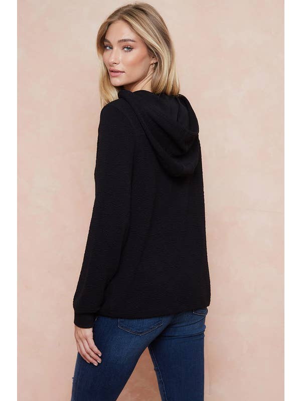 Doe and Rae – Engroshandel Hoodie – Kvinder – Knappet tekstureret hættetrøje m/løbegang - 10092J2