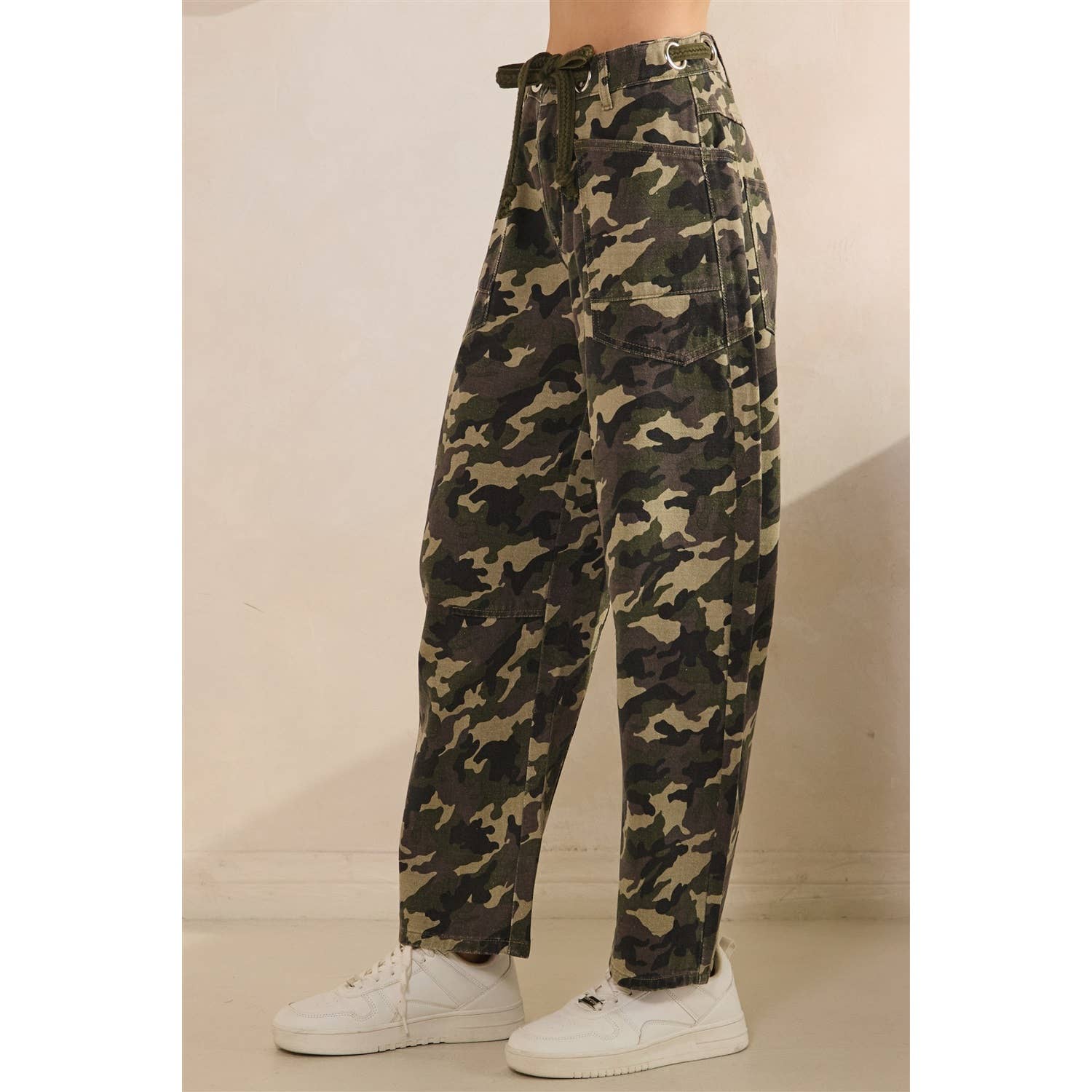 Veveret - Wholesale Pants - Women's - Printed Horseshoe Jeans with Belt Detail1