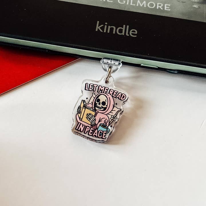 Laissez-moi lire en paix Kindle Charm pour la vente par Market by Mari