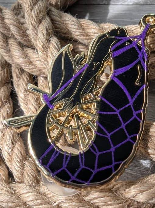 Emblema de esmalte Fishermans Folly Shibari, crachá de etiqueta de corda por atacado de Geek and Artsy