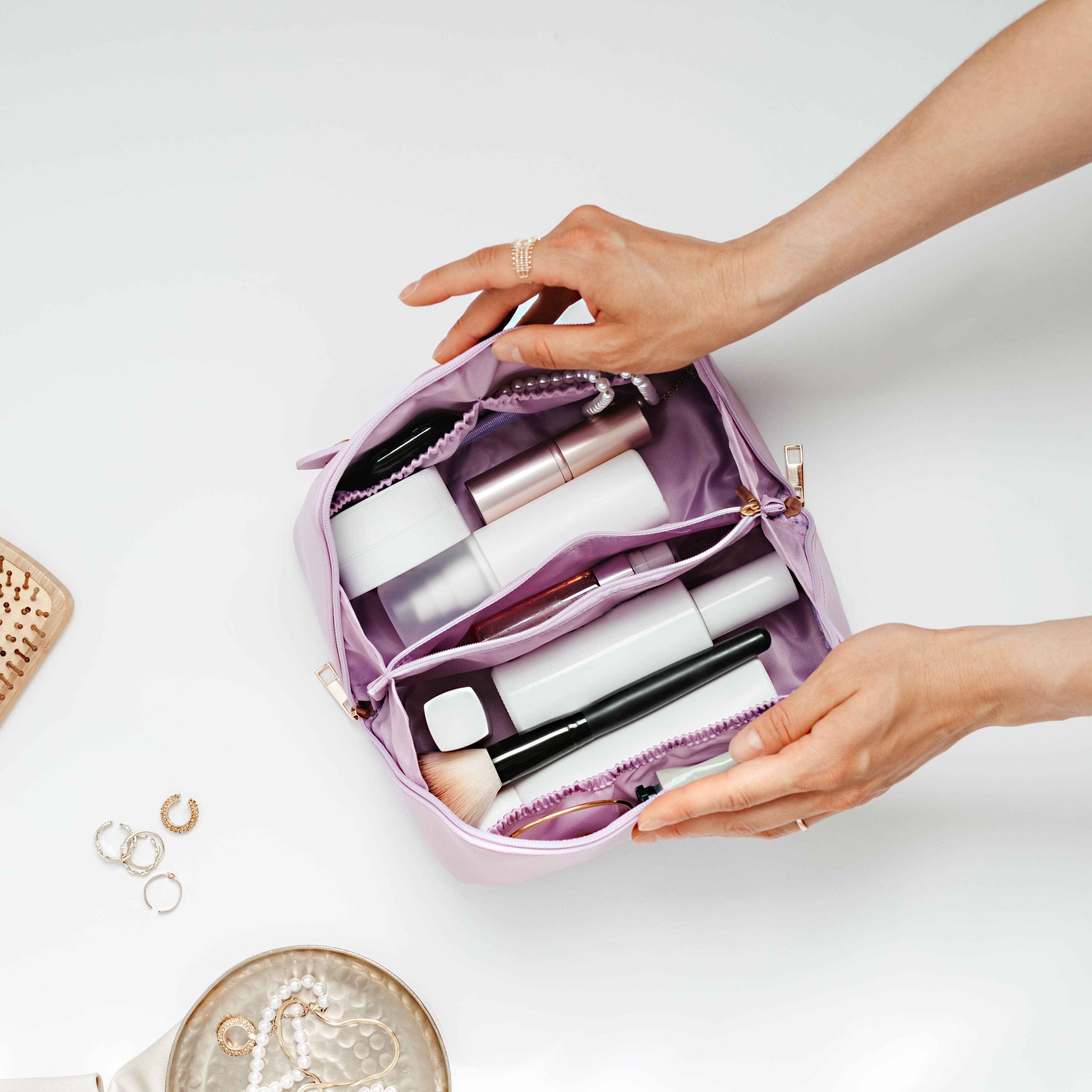 Maison Minimalist - Wholesale Makeup/Cosmetic Bag - SALY | Expandable Travel Makeup Bag13