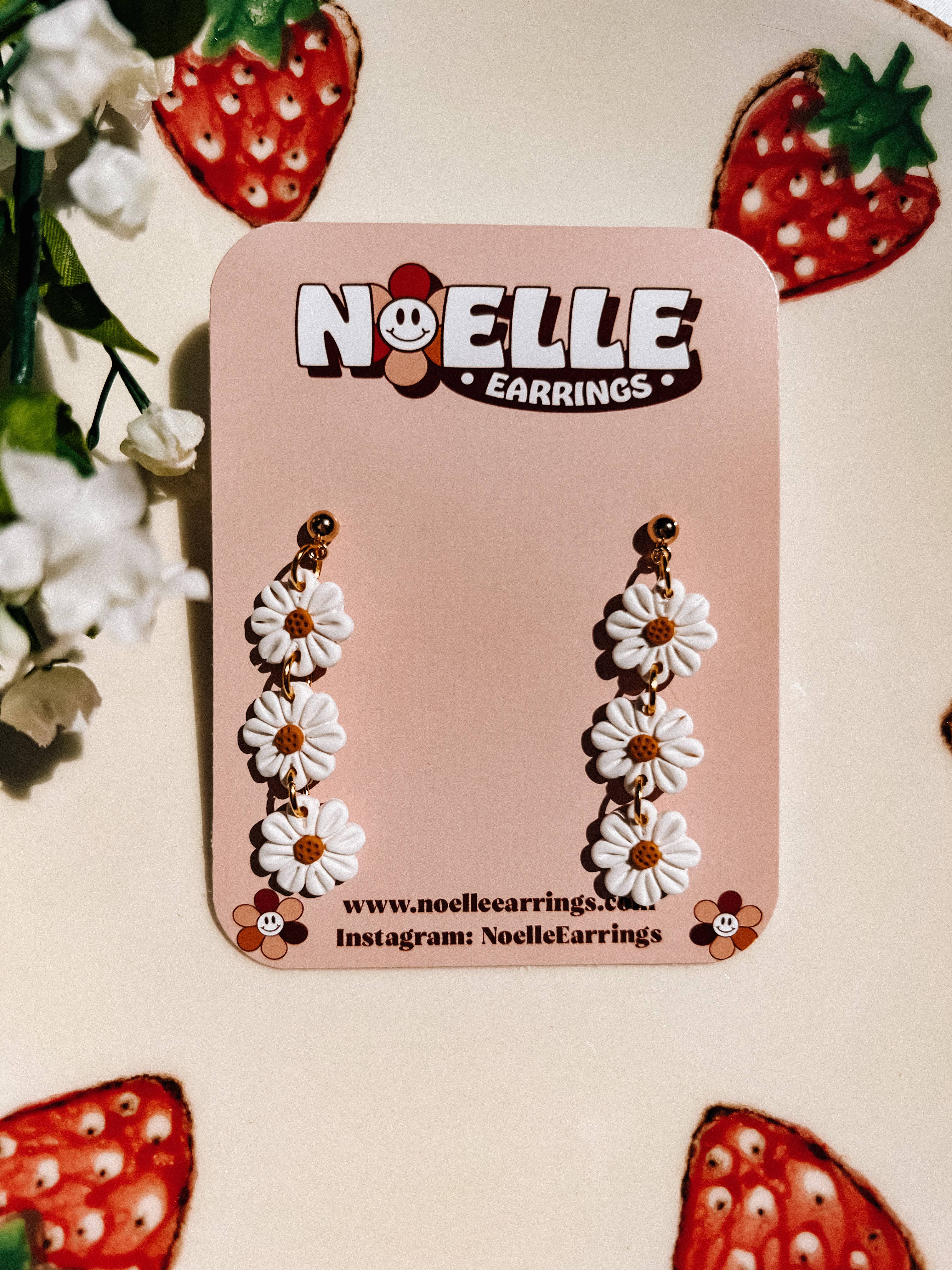 Trendy Mugs – Noelle Earrings