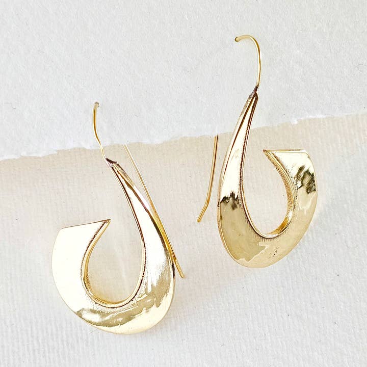 Brass curve flat hook handmade thread Earrings for wholesale by Bisjoux