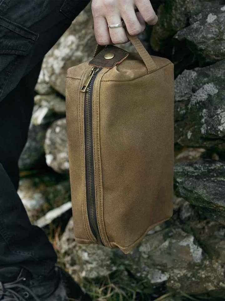 Quadra - Heritage Waxed Canvas Wash Bag for wholesale by Pierre Francis