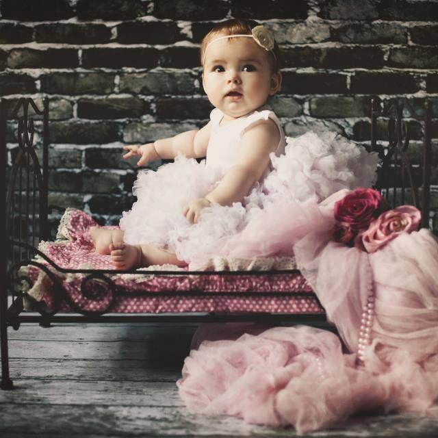 TO I EN 5ft x 7ft Old Dark Brick Barn Wood Peeling Hvid for engroshandel hos Swanky Prints