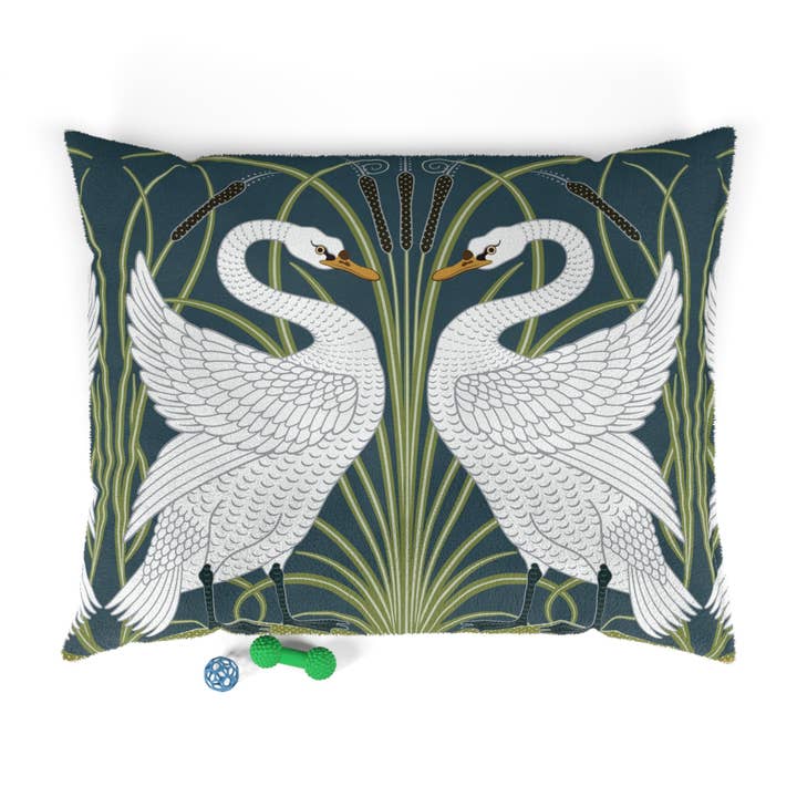 Hundeseng inspireret af William Morris - White Swan Collection (Spruce) for engroshandel hos Willy Morris Home Emporium