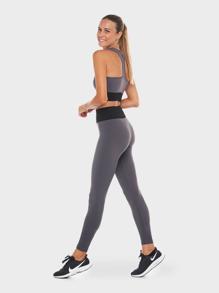Complet Sportif Femme en Tissu Technique – BRB Top + Leggings Gris | Heart and Soul pour la vente par HEART and SOUL