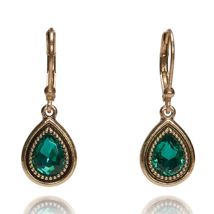 Mini Emerald Dråbeformede Øreringe: Antikke Hængeøreringe for engroshandel hos Lovett & Co