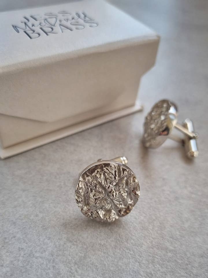 Cairngorms 4000 - Boutons de manchette 3D Sommets emblématiques pour la vente par Jess MacDonald Brass