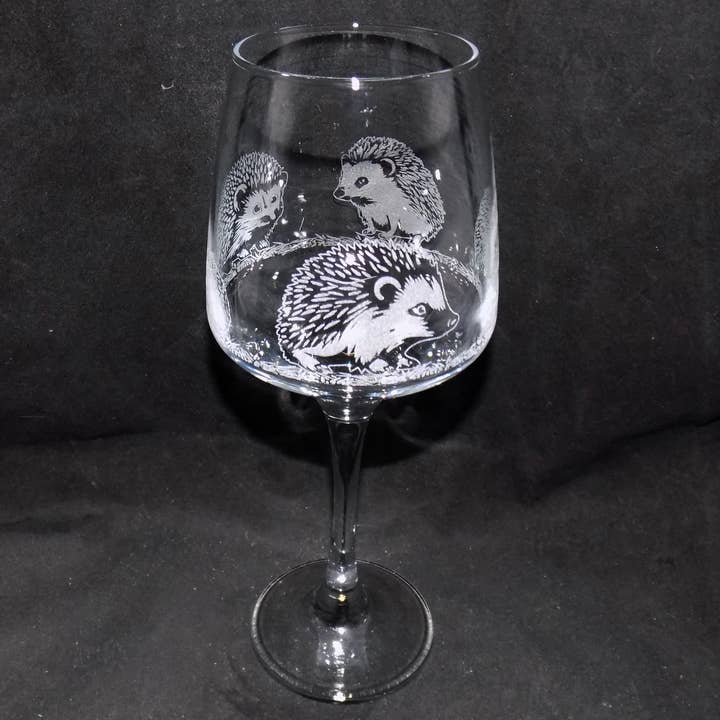 Engraved Hedgehog Wine Glass for wholesale by Art Glass Ltd