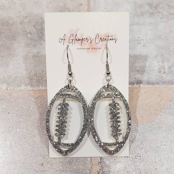 Boucles d'oreilles en acrylique à paillettes argentées pour le jour du match de football pour la vente par A Glamper's Creations LLC