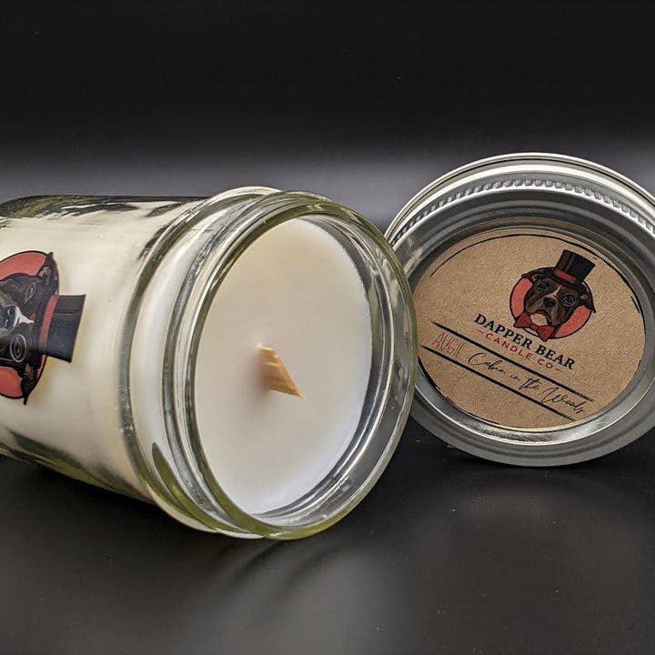 Cabane « Augie » dans les bois pour la vente par DAPPER BEAR CANDLE CO