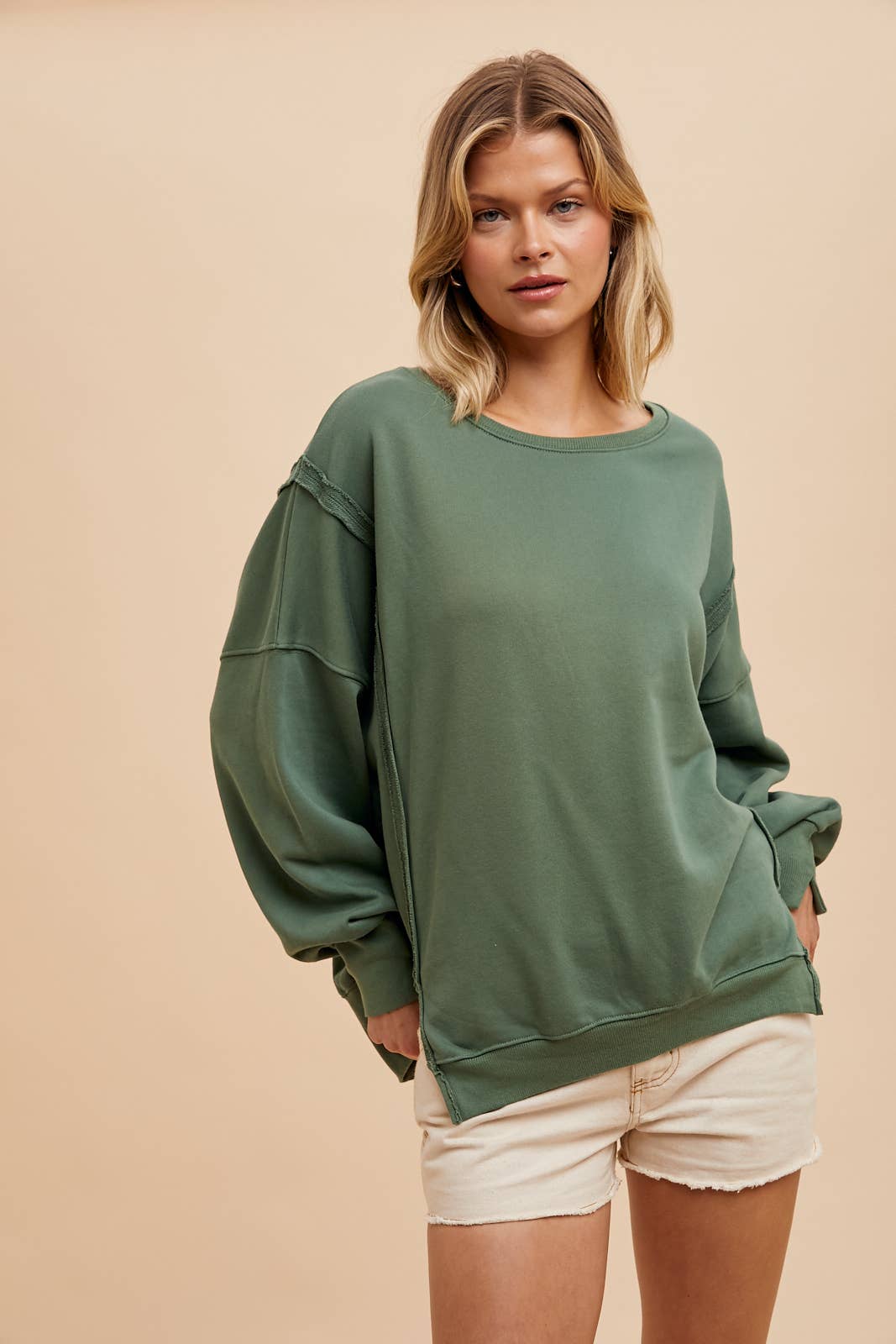In Loom – Großhandel Sweatshirt – Damen – ÜBERGROSSER, GEWASCHENER PULLOVER 11