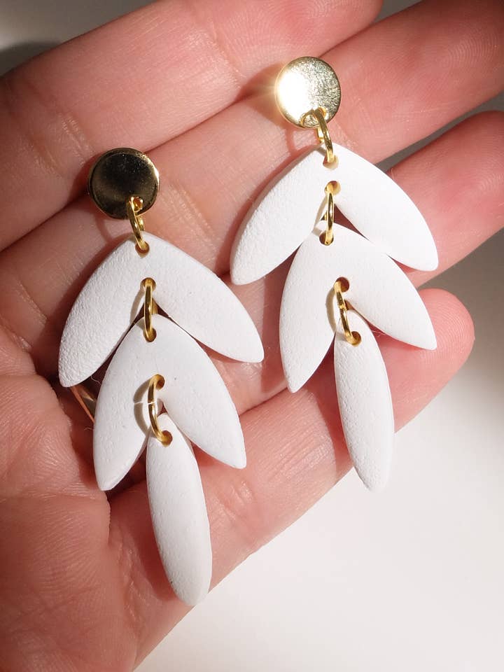 Pendientes colgantes blancos, pendientes de novia de estilo bohemio, ligeros para venta al por mayor de Muni Muni