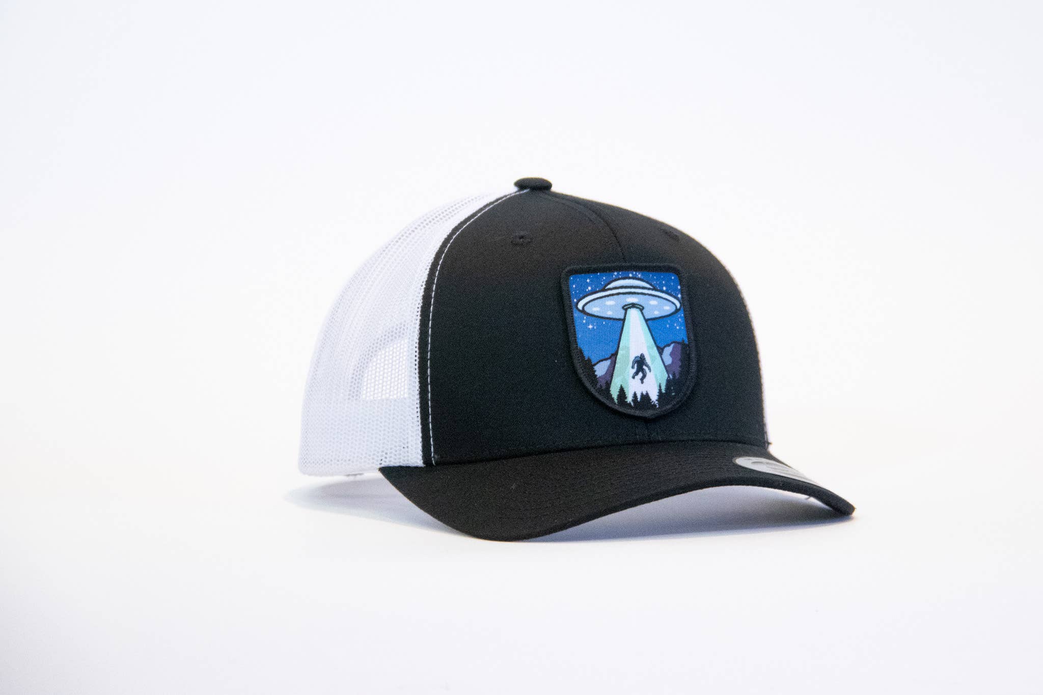 Squatchy - Vente Casquette de camionneur – unisexe - Bigfoot UFO Conspiracy | Casquette Trucker2