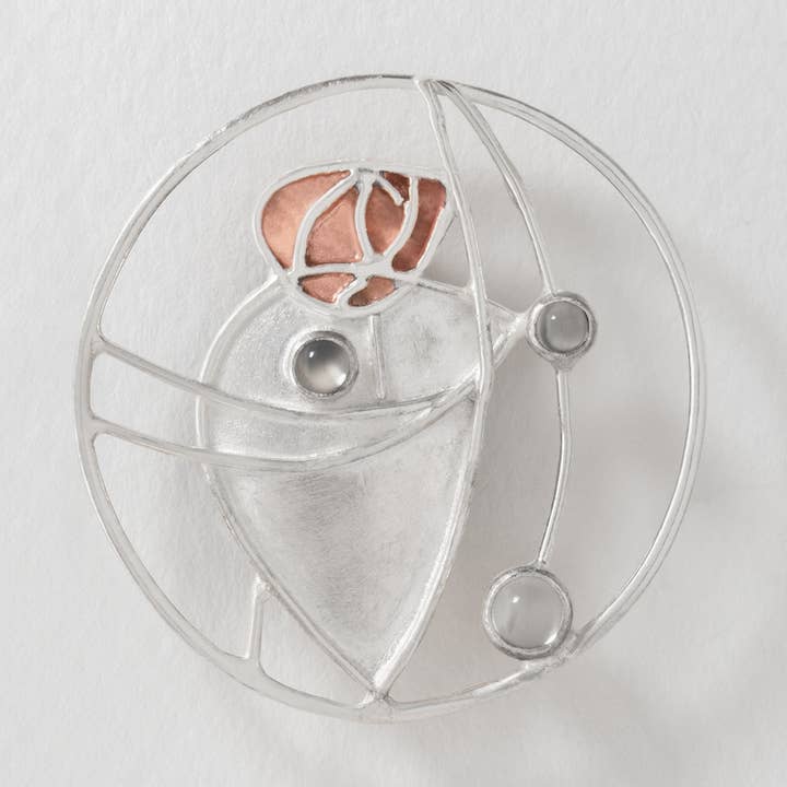 Broche con piedra lunar de Charles Rennie Mackintosh para venta al por mayor de Paula Bolton Jewelry