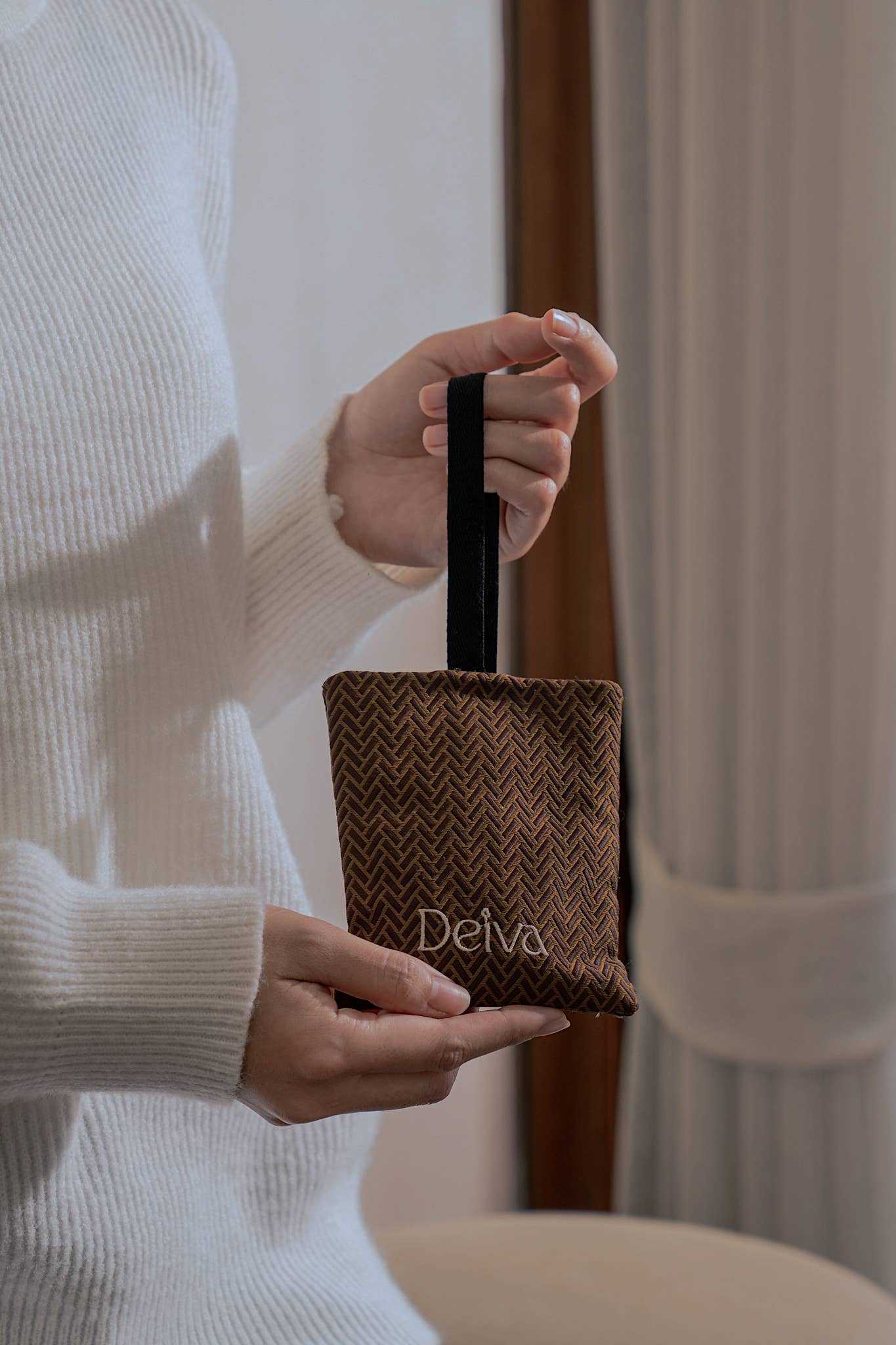 Deiva - Wholesale Sachet - Litchi Cinnamon1