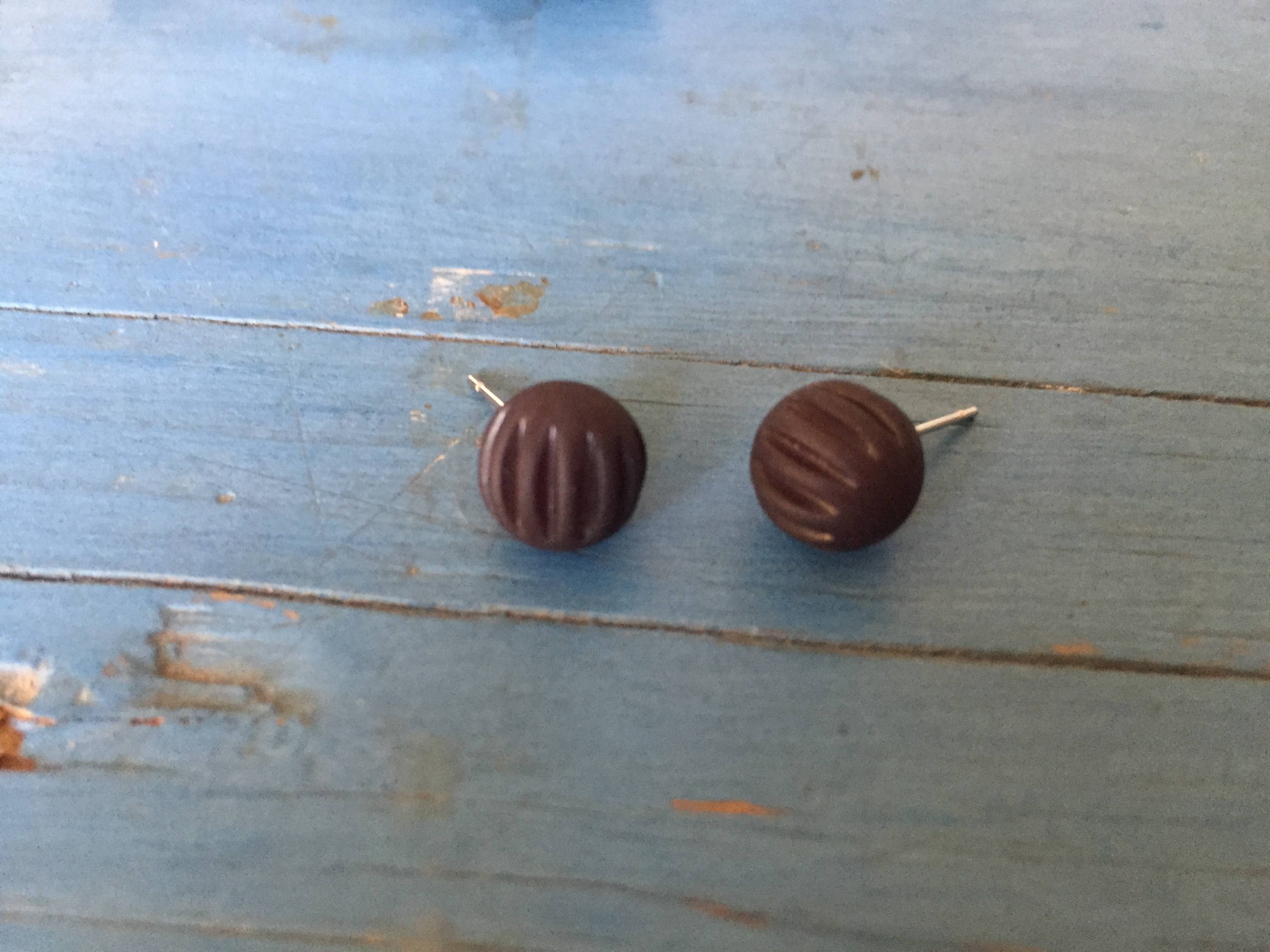 Leetie Lovendale - Wholesale Stud/Post Earrings - Black Corrugated Stud Earrings4