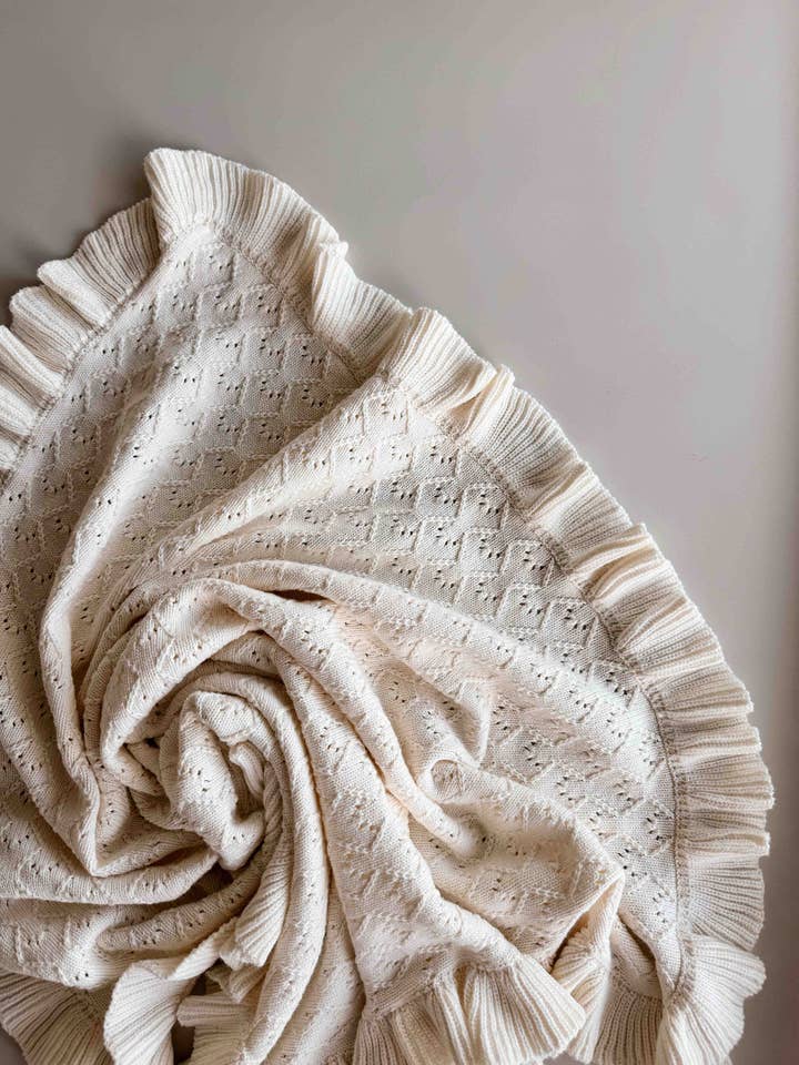 FRECKLES the label - Wholesale Bedding Blanket - Kids & Baby - PRE-ORDER Mila Pointelle Frill Blanket | Snow4