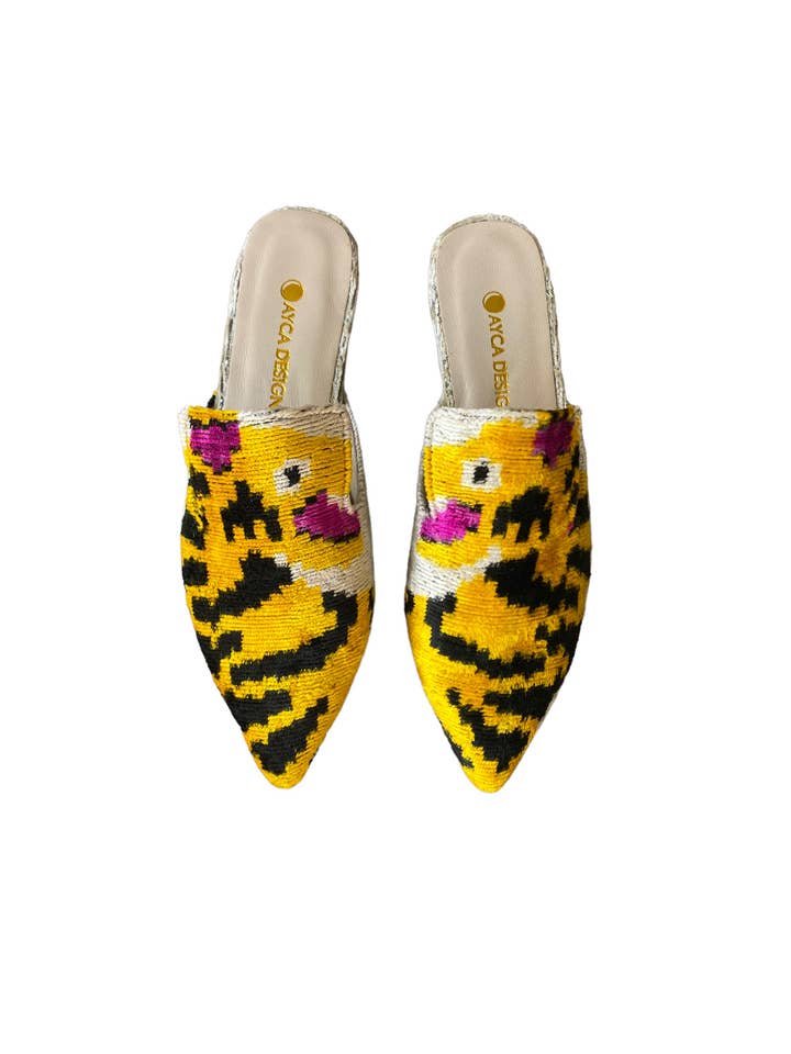 Silke Fløjl Ikat Punkt Toe Slide for engroshandel hos AYCA DESIGN