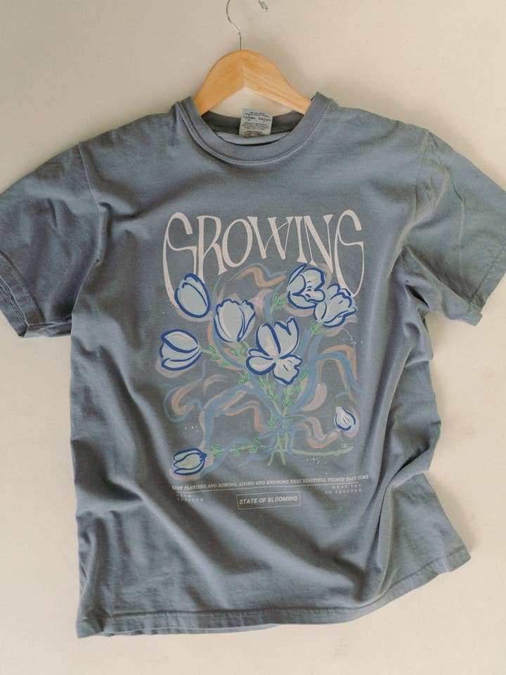 Crescente//Tee Gráfica em estado de floração por atacado de Whitney | Chaudoin Creations