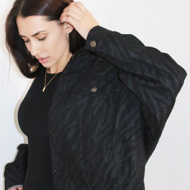 Stables Jacke Black Tiger für den Großhandel von MADAME WOLF