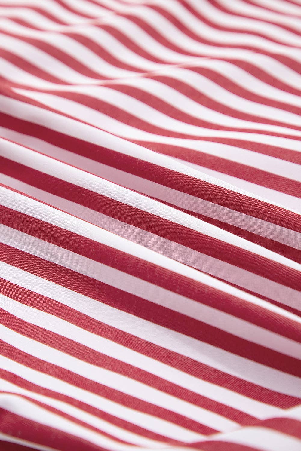 Listra vermelha Camisa com Bolsos de Remendo, Racha Lateral e Botões para venda a revendedores na Faire8