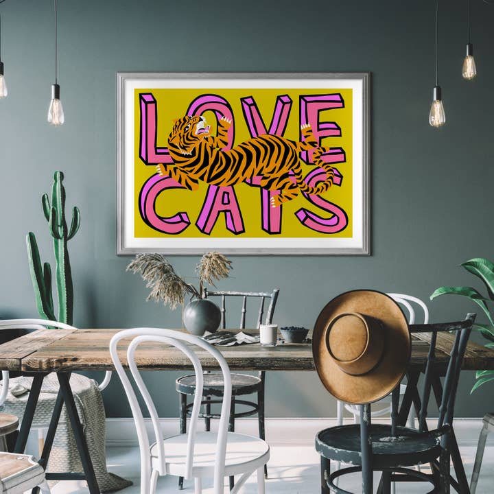 Póster con tipografía Love Cats Tiger, color mostaza y rosa para venta al por mayor de Superlover