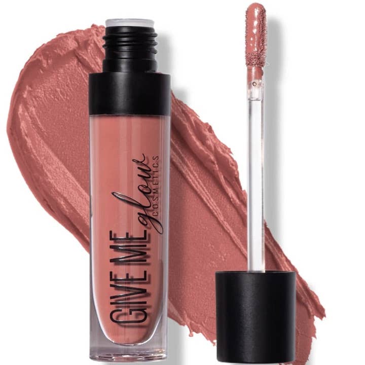 ROUGE À LÈVRES MAT ROSE SAUPOUDRÉ DE BEIGNETS pour la vente par Give Me Glow