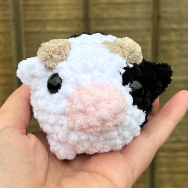 Häkel-Minikuh für den Großhandel von Little Crochet Attic