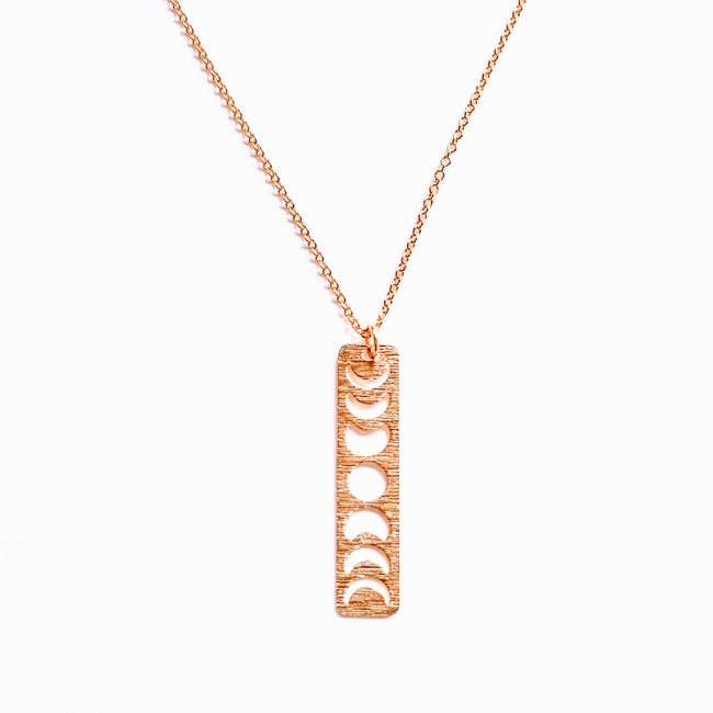 Til Månen - Månefase Halskæde | Solstice Guld Halskæde for engroshandel hos Spoon & Theory Handmade